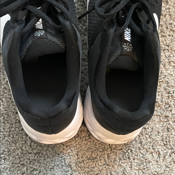 Nike Black and White Athletic Sneakers Nike Revolution 6 NN size 8.5 W - Picture 4 of 10